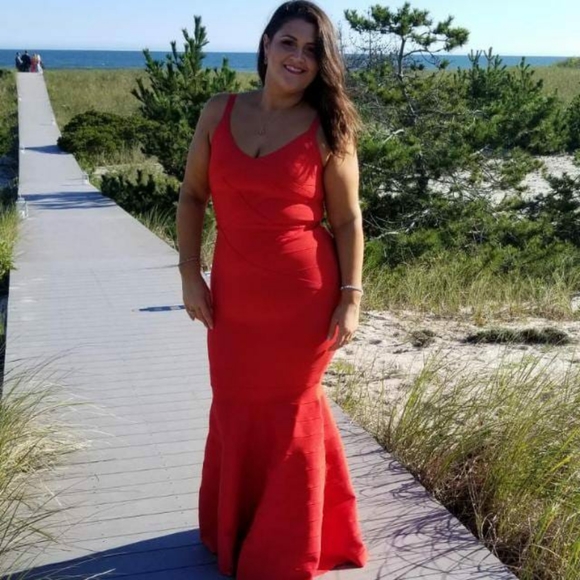 Meet your Posher, Jessica - Picture 1 of 5